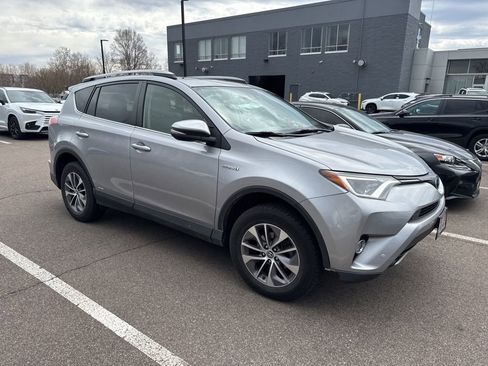 Used 2018 Toyota RAV4 XLE w/ Convenience Package image 19