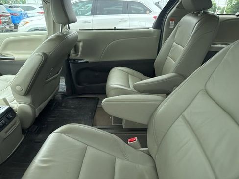 Used 2018 Toyota Sienna XLE AWD/4WD image 6