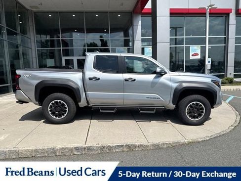 Used 2025 Toyota Tacoma TRD Off-Road AWD/4WD image 5