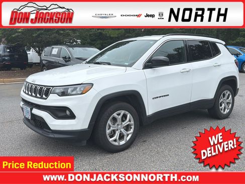 Used 2024 Jeep Compass Latitude AWD/4WD image 1