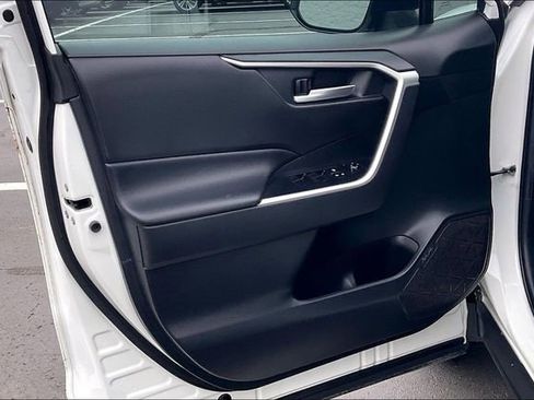 Used 2019 Toyota RAV4 XLE FWD image 23