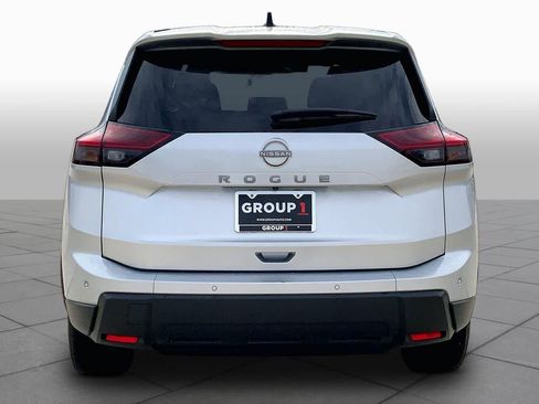 Used 2024 Nissan Rogue S FWD image 5