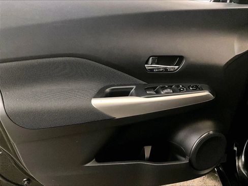 Used 2019 Nissan Kicks SV FWD image 22