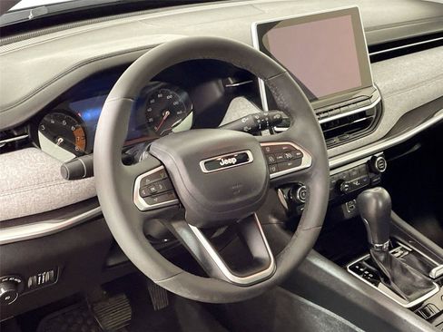Used 2023 Jeep Compass Latitude w/ Sun and Sound Group AWD/4WD image 19