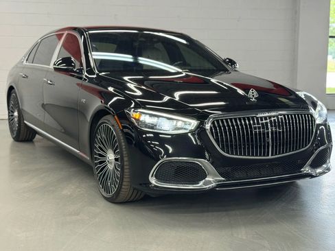 Used 2023 Mercedes-Benz Maybach S 680 4MATIC w/ Manufaktur Leather Package image 18