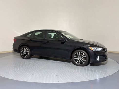 Used 2024 Volkswagen Jetta Sport FWD image 4
