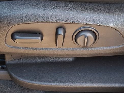 Used 2020 Chevrolet Traverse LT w/ LT Premium Package image 26