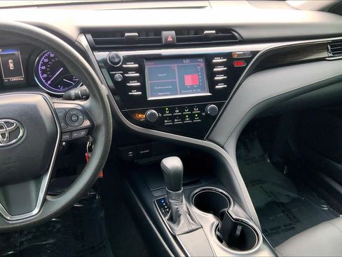 Used 2019 Toyota Camry LE image 6