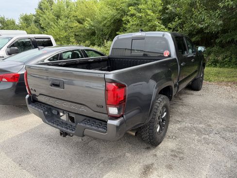 Used 2023 Toyota Tacoma SR5 w/ Technology Package AWD/4WD image 8