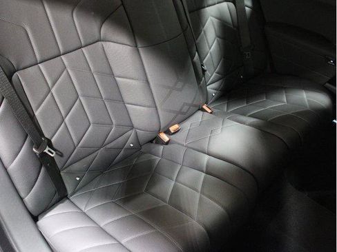 Used 2025 BMW i7 eDrive50 w/ Premium Package image 8