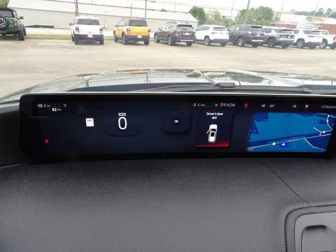 Used 2025 Ford Expedition Max Platinum AWD/4WD image 16