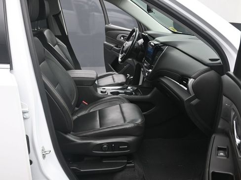 Certified 2020 Chevrolet Traverse LT w/ LT Premium Package AWD/4WD image 11