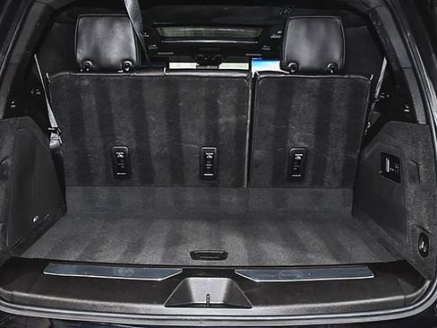 Used 2022 Cadillac Escalade Premium Luxury Platinum image 36