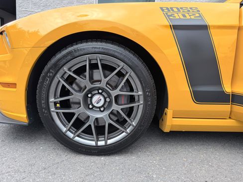 Used 2013 Ford Mustang Boss 302 w/ Boss 302 Accessory Pkg RWD image 30