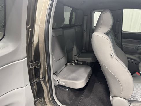 Used 2014 Toyota Tacoma 4x4 Access Cab V6 image 16