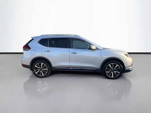 Used 2019 Nissan Rogue SL w/ Premium Package image 2