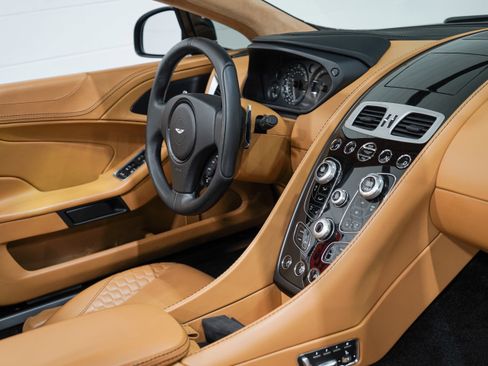 Used 2017 Aston Martin Vanquish Volante RWD image 16