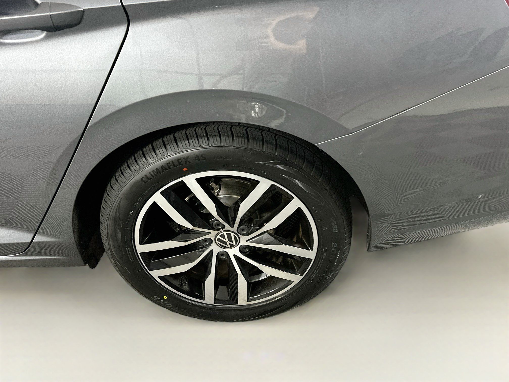 Used 2025 Volkswagen Jetta SE FWD image 11