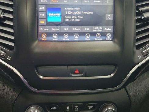 Used 2019 Jeep Cherokee Latitude Plus w/ Comfort/Convenience Group AWD/4WD image 41