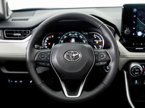 Used 2025 Toyota RAV4 XLE Premium image 12