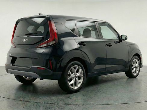 Used 2025 Kia Soul LX w/ LX Technology Package image 9