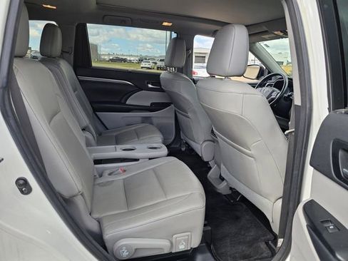Used 2018 Toyota Highlander Limited Platinum image 28