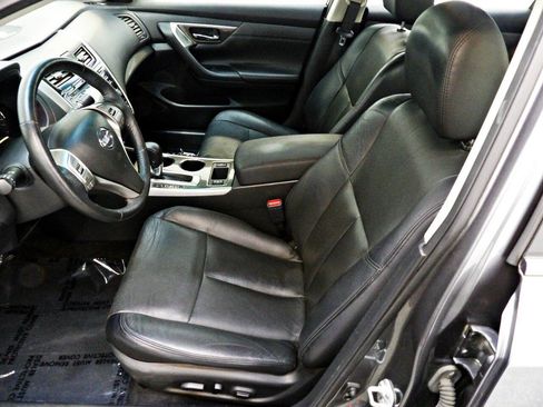 Used 2015 Nissan Altima 2.5 SL w/ Moonroof Package image 8