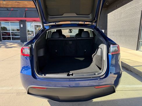 Used 2022 Tesla Model Y Long Range AWD/4WD image 21