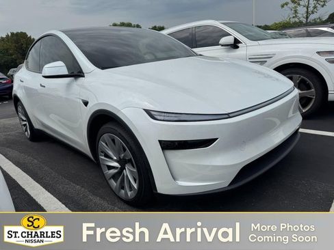 Used 2026 Tesla Model Y Long Range AWD/4WD image 1