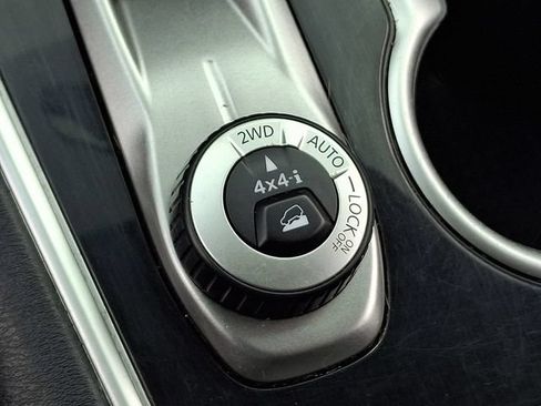 Used 2020 Nissan Pathfinder SV AWD/4WD image 16