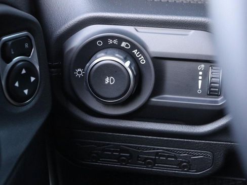 Used 2025 Jeep Wrangler Unlimited Rubicon image 23