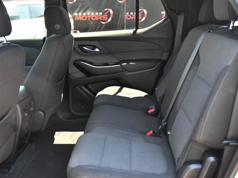 Used 2023 Chevrolet Traverse LT FWD image 39