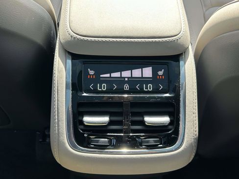 Certified 2025 Volvo XC90 B6 Plus image 17