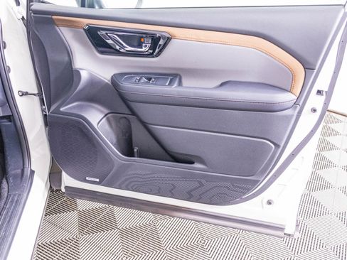 Used 2025 Subaru Forester Sport image 37