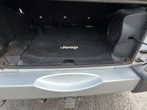 Used 2011 Jeep Wrangler Unlimited Sahara AWD/4WD image 13
