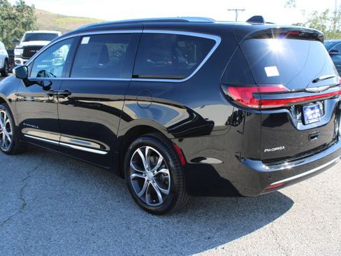 New 2026 Chrysler Pacifica Pinnacle image 6