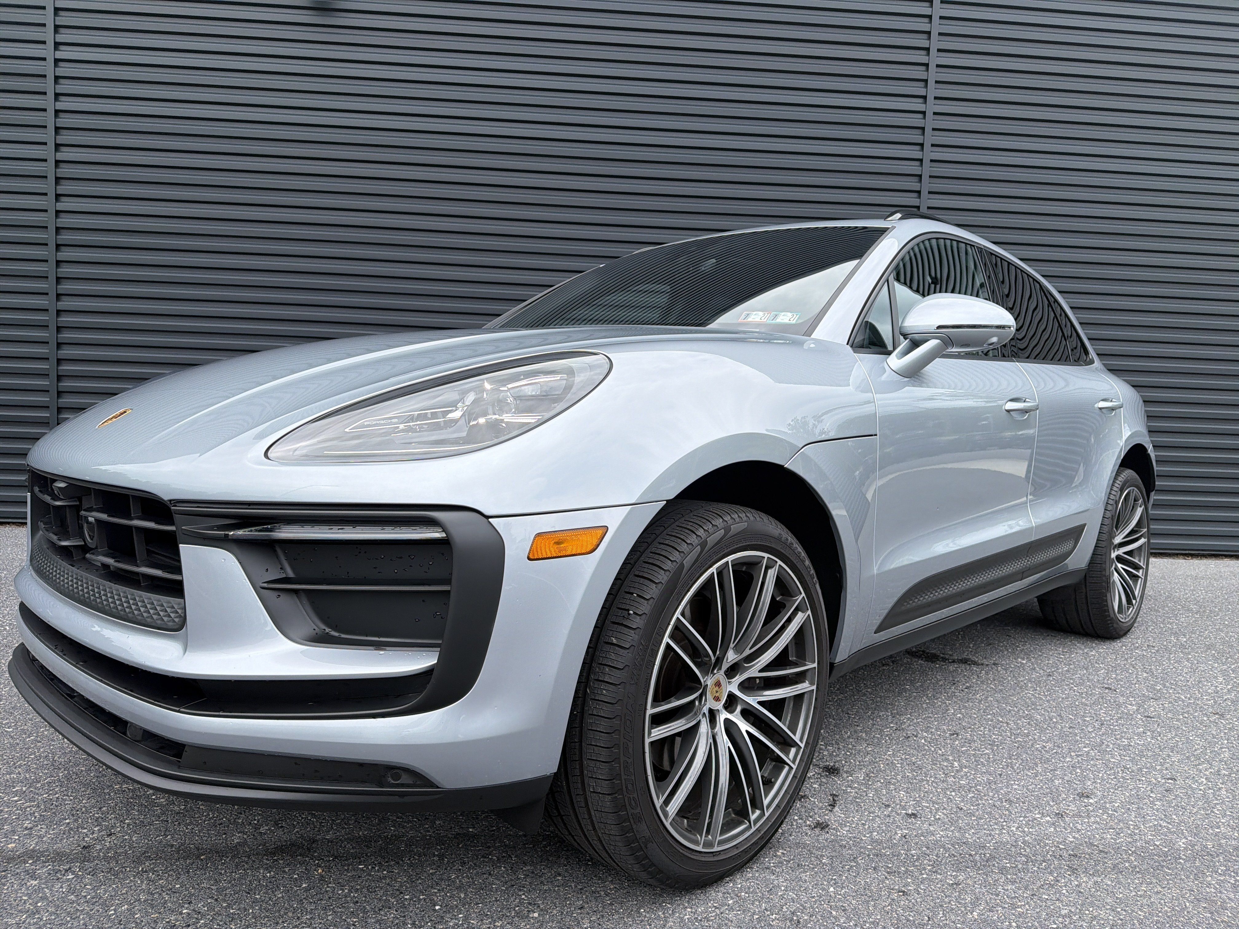 Certified 2026 Porsche Macan AWD/4WD image 1