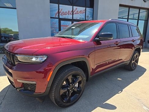 Used 2025 Jeep Grand Cherokee L Limited w/ Luxury Tech Group II image 2