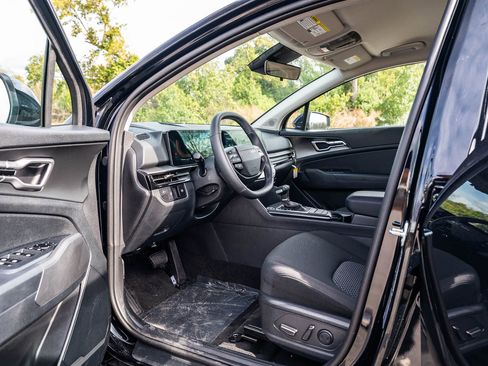 New 2026 Kia Sportage LX FWD image 12