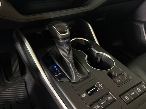 Used 2022 Toyota Highlander XLE AWD/4WD image 23