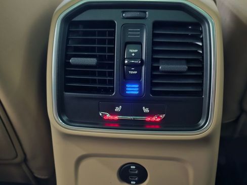 New 2025 Porsche Macan image 18