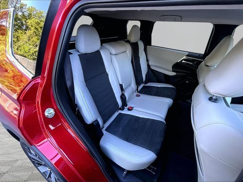 Used 2025 Mitsubishi Outlander SE FWD image 20