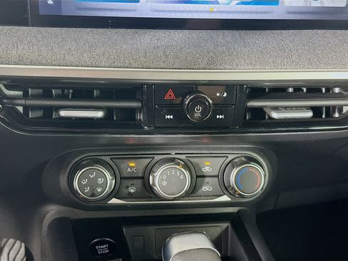 Used 2025 Nissan Kicks SV FWD image 23