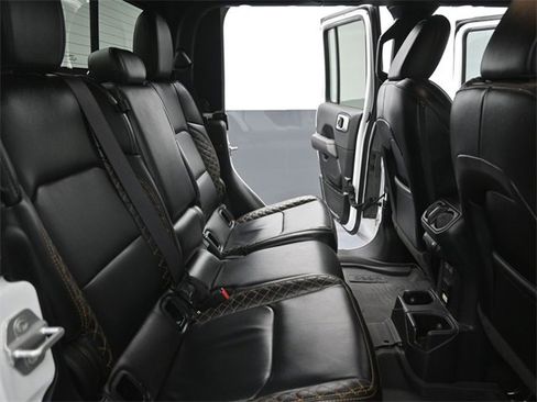 Used 2023 Jeep Gladiator Overland image 14