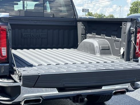 Used 2022 GMC Sierra 1500 SLT w/ SLT Premium Package AWD/4WD image 10