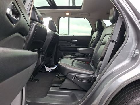Used 2023 Nissan Pathfinder SL w/ SL Premium Package AWD/4WD image 13