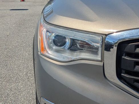 Used 2019 GMC Acadia SLE image 9