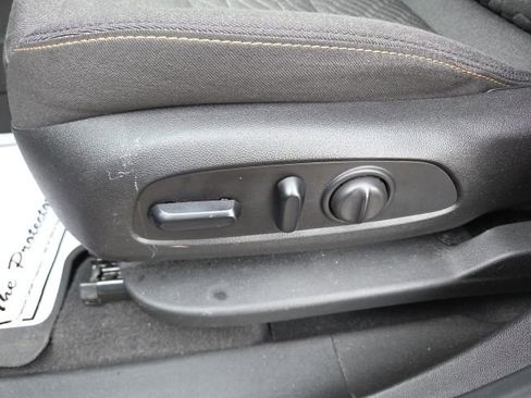 Used 2020 Chevrolet Equinox LT w/ Driver Convenience Package image 41