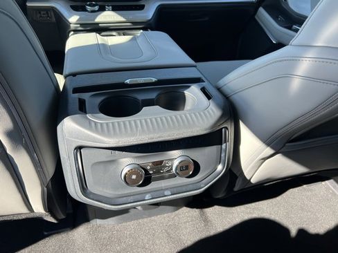 New 2025 Ford Expedition Active image 13