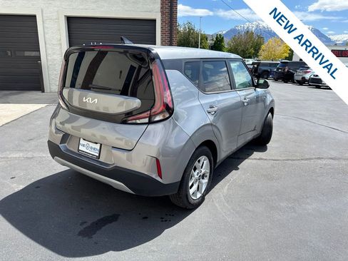 Used 2025 Kia Soul LX w/ LX Technology Package FWD image 7